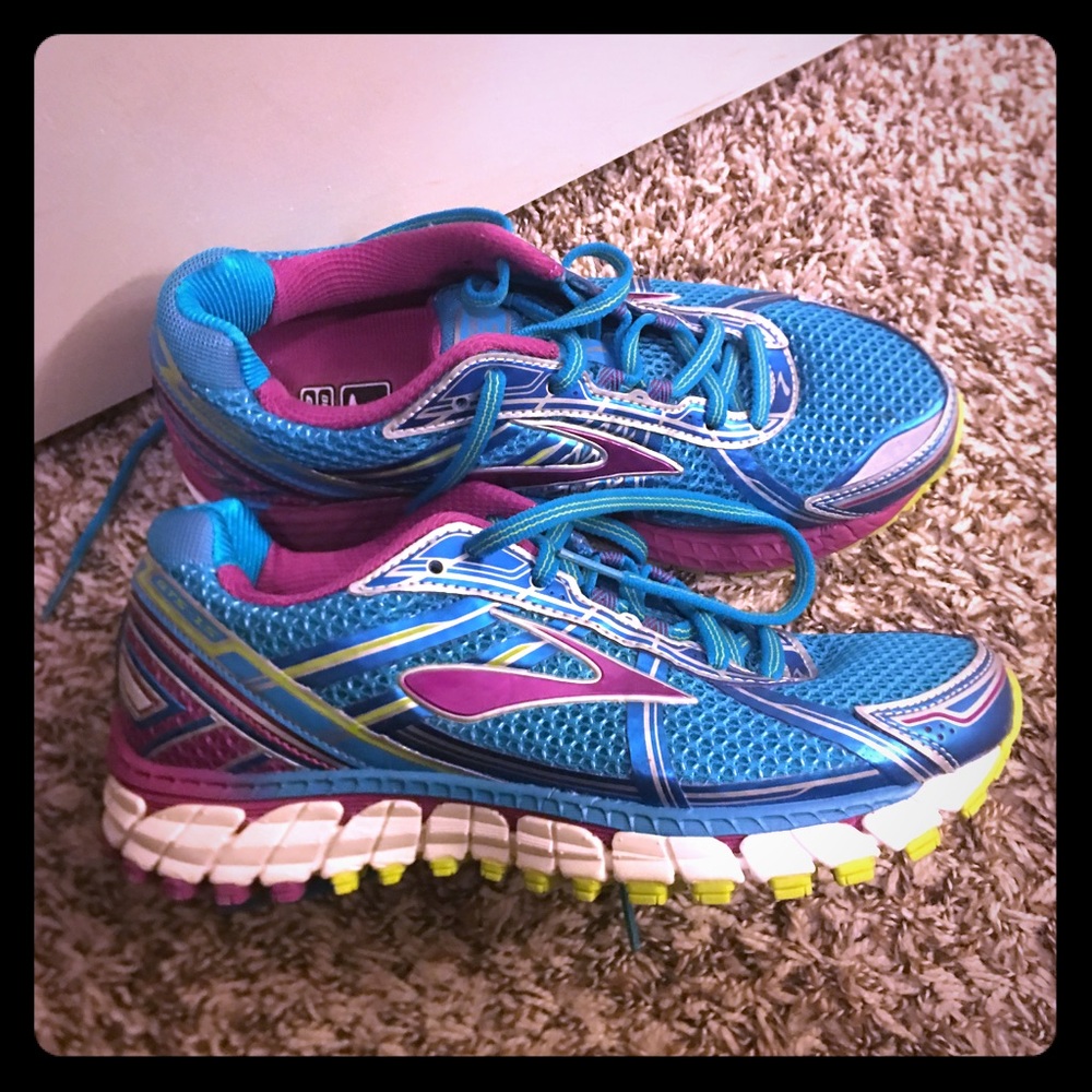 Brooks running shoes👟